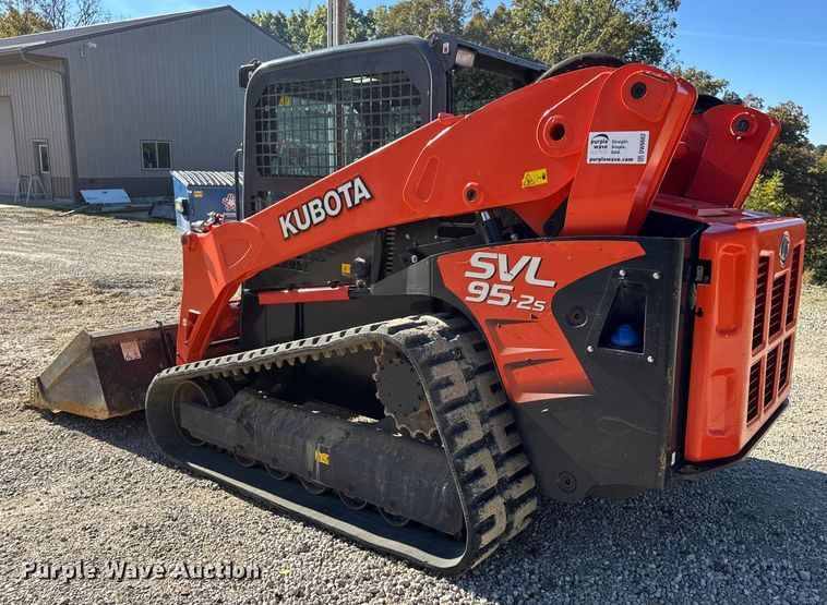 image for item DW6662 2017 Kubota SVL95-2S tracked skid steer loader