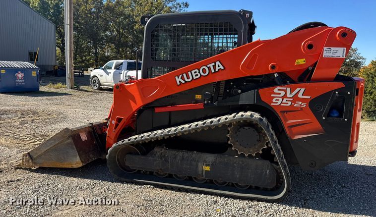 image for item DW6662 2017 Kubota SVL95-2S tracked skid steer loader
