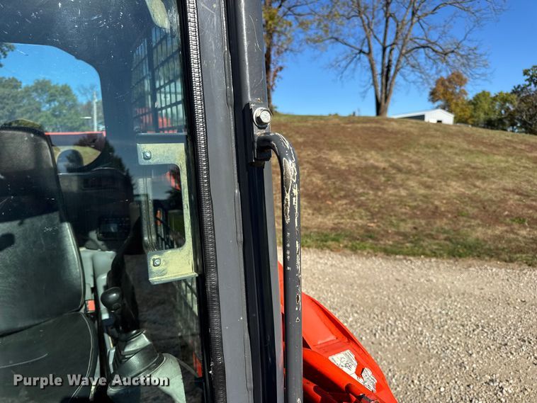 image for item DW6662 2017 Kubota SVL95-2S tracked skid steer loader