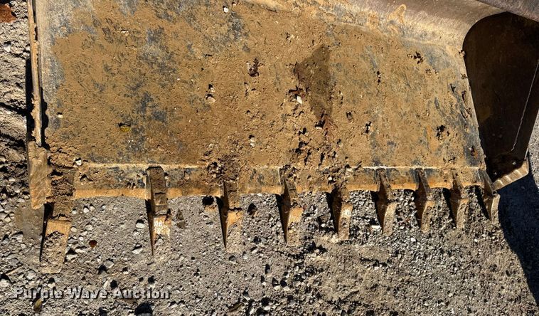 image for item DW6662 2017 Kubota SVL95-2S tracked skid steer loader