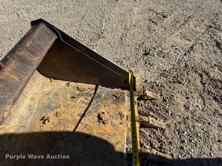 image for item DW6662 2017 Kubota SVL95-2S tracked skid steer loader