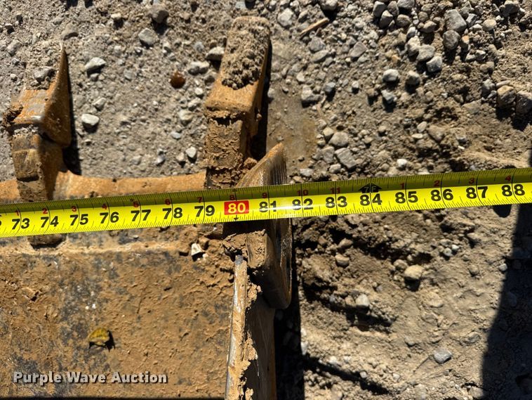 image for item DW6662 2017 Kubota SVL95-2S tracked skid steer loader