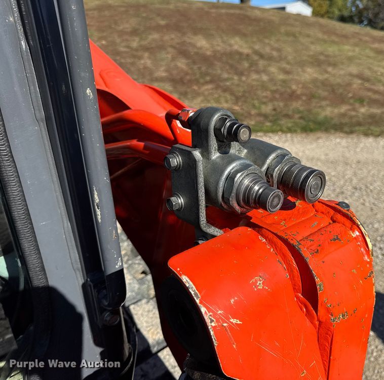 image for item DW6662 2017 Kubota SVL95-2S tracked skid steer loader