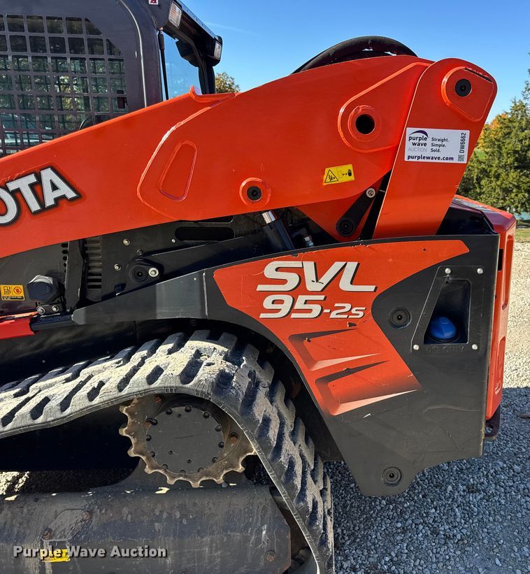 image for item DW6662 2017 Kubota SVL95-2S tracked skid steer loader