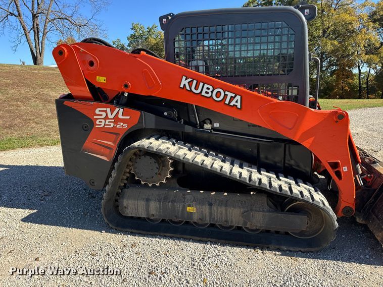 image for item DW6662 2017 Kubota SVL95-2S tracked skid steer loader