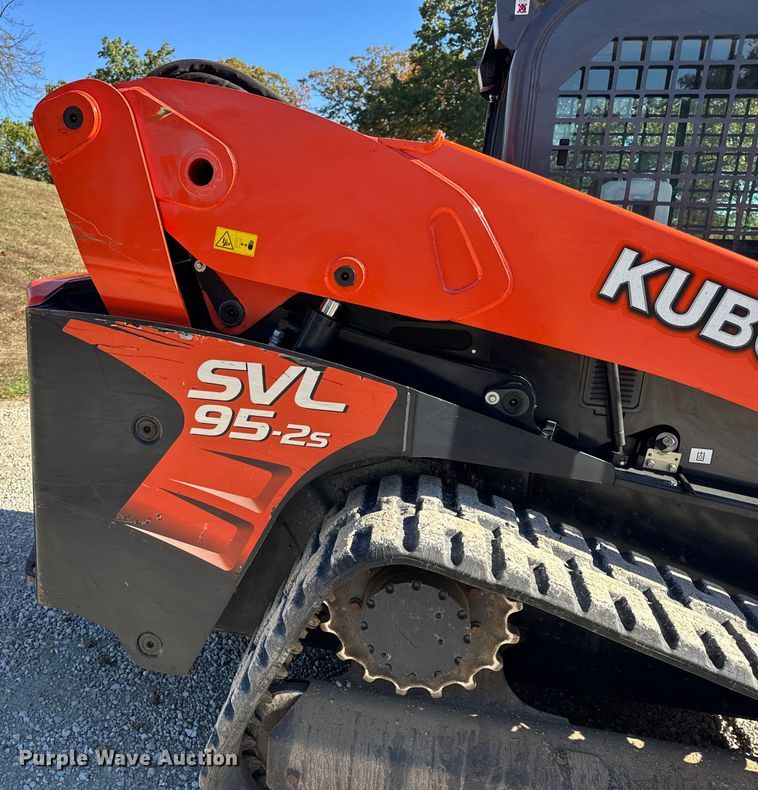 image for item DW6662 2017 Kubota SVL95-2S tracked skid steer loader