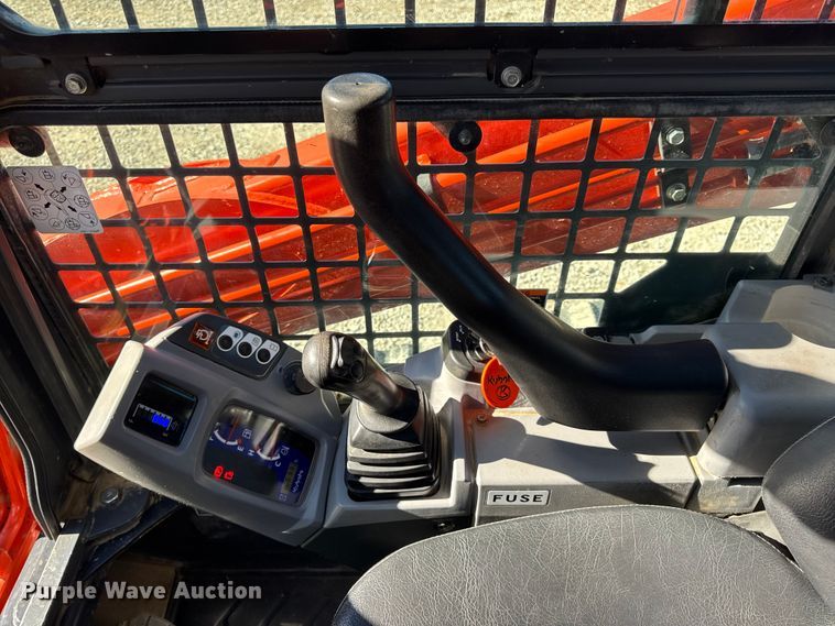 image for item DW6662 2017 Kubota SVL95-2S tracked skid steer loader