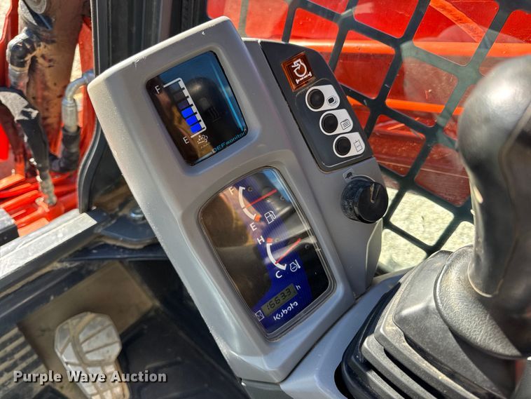 image for item DW6662 2017 Kubota SVL95-2S tracked skid steer loader