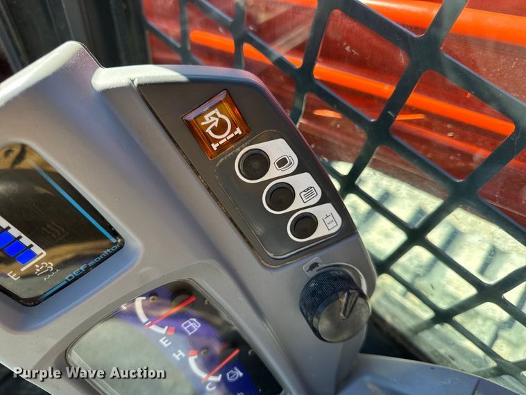 image for item DW6662 2017 Kubota SVL95-2S tracked skid steer loader