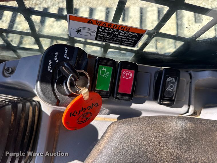 image for item DW6662 2017 Kubota SVL95-2S tracked skid steer loader