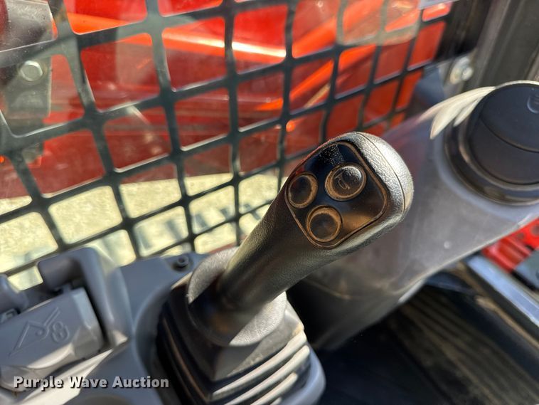 image for item DW6662 2017 Kubota SVL95-2S tracked skid steer loader