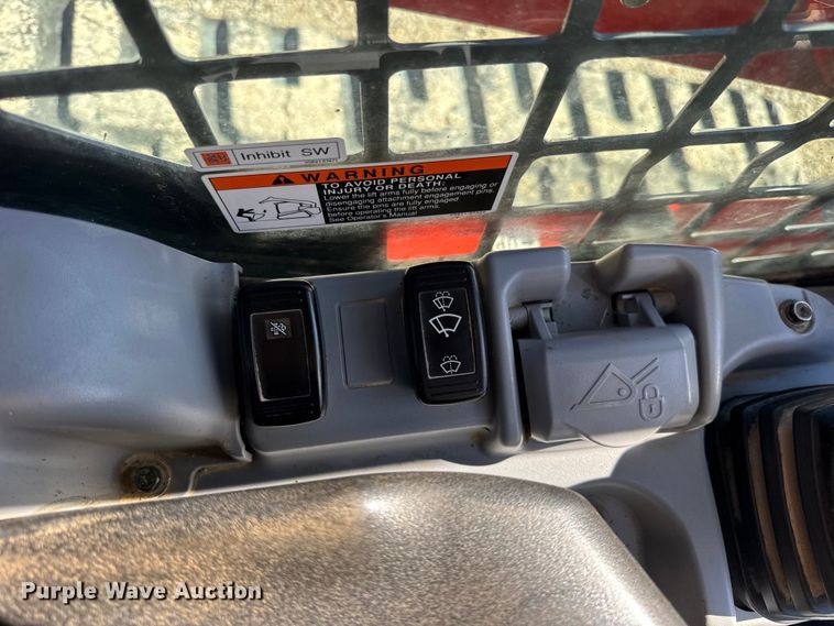 image for item DW6662 2017 Kubota SVL95-2S tracked skid steer loader