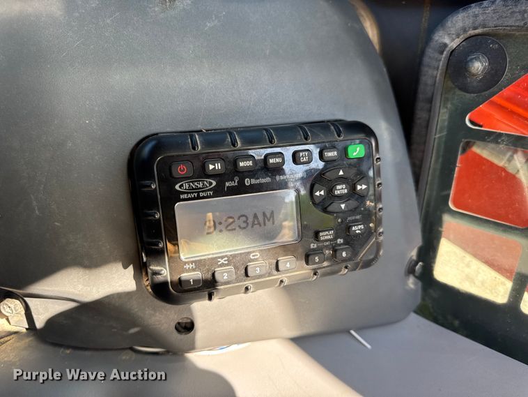 image for item DW6662 2017 Kubota SVL95-2S tracked skid steer loader