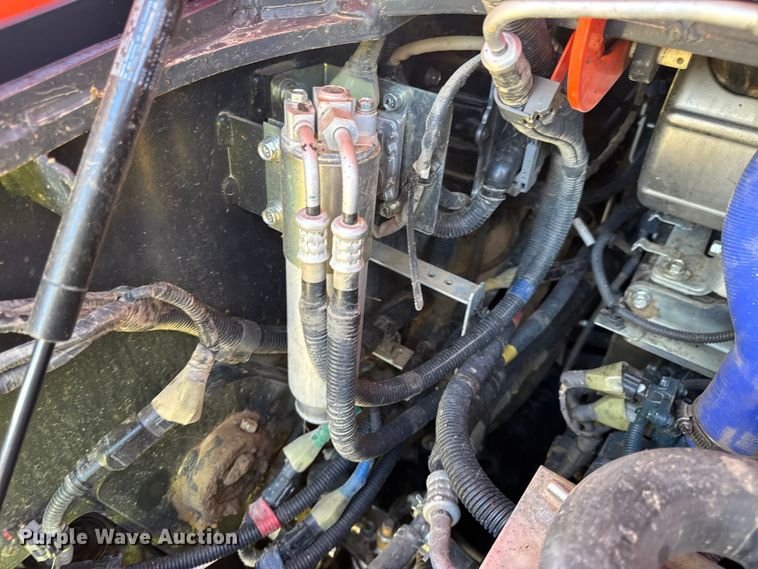 image for item DW6662 2017 Kubota SVL95-2S tracked skid steer loader