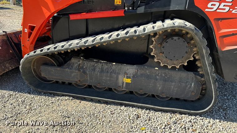 image for item DW6662 2017 Kubota SVL95-2S tracked skid steer loader