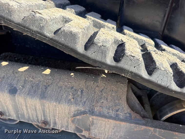 image for item DW6662 2017 Kubota SVL95-2S tracked skid steer loader