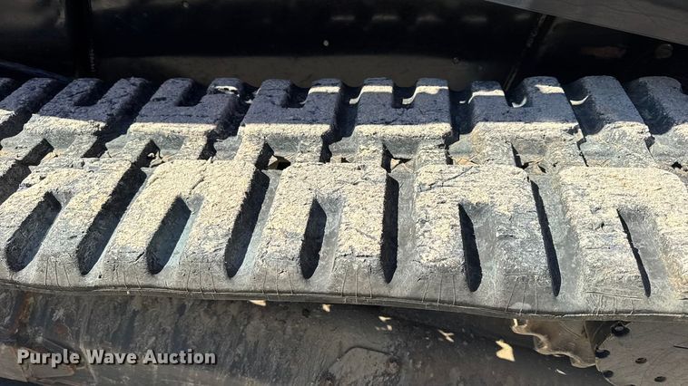 image for item DW6662 2017 Kubota SVL95-2S tracked skid steer loader