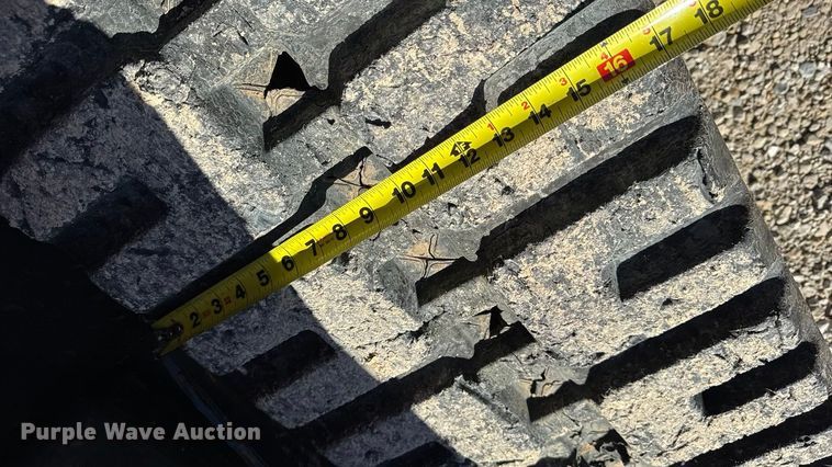 image for item DW6662 2017 Kubota SVL95-2S tracked skid steer loader