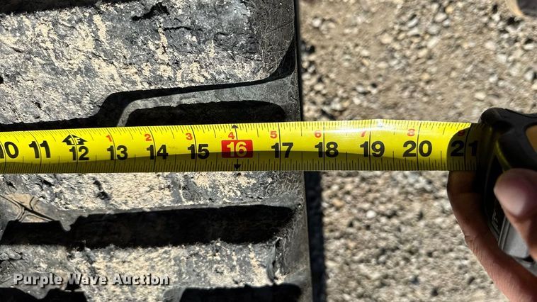 image for item DW6662 2017 Kubota SVL95-2S tracked skid steer loader