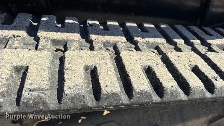 image for item DW6662 2017 Kubota SVL95-2S tracked skid steer loader