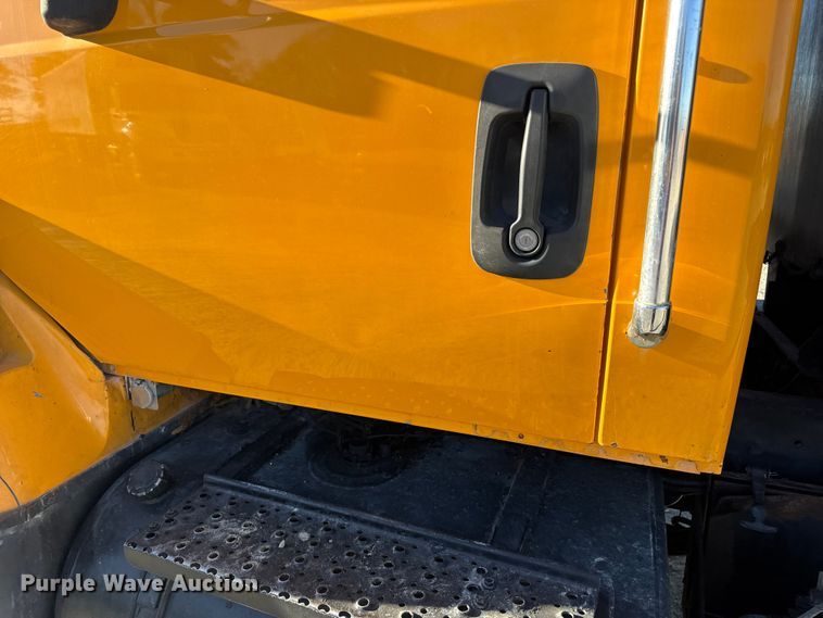 image for item DW6675 2009 International 7500 dump truck
