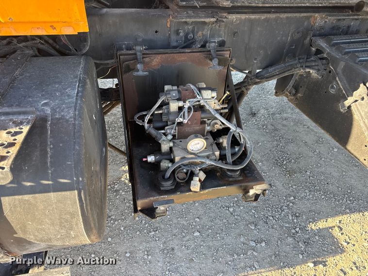 image for item DW6675 2009 International 7500 dump truck