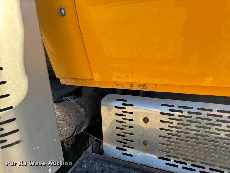 image for item DW6675 2009 International 7500 dump truck