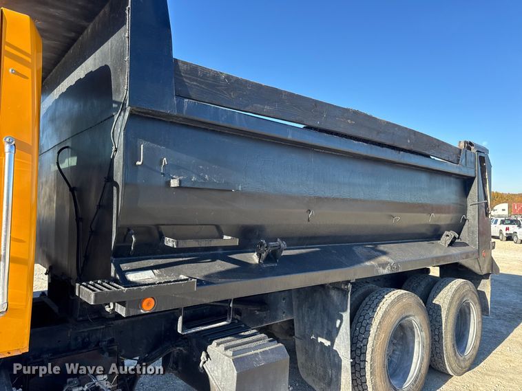 image for item DW6675 2009 International 7500 dump truck