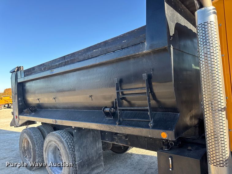 image for item DW6675 2009 International 7500 dump truck