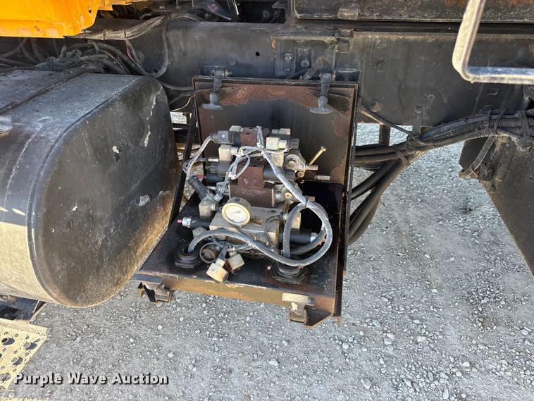 image for item DW6675 2009 International 7500 dump truck