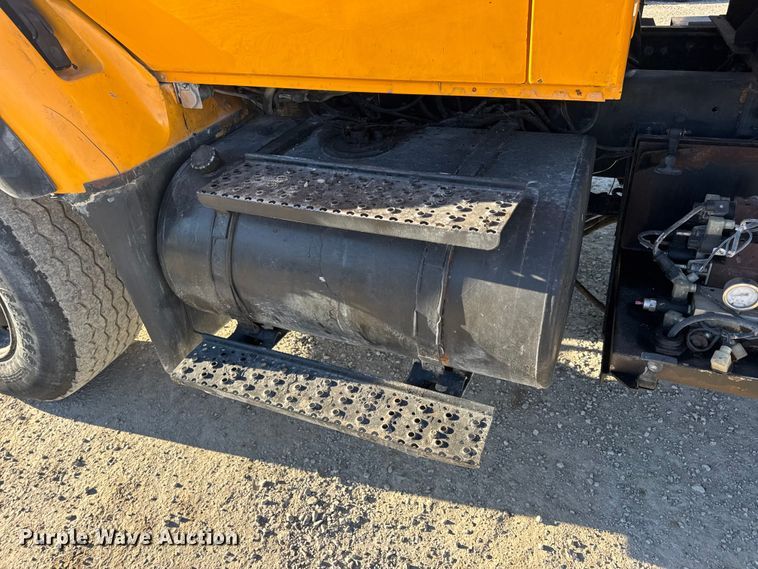 image for item DW6675 2009 International 7500 dump truck