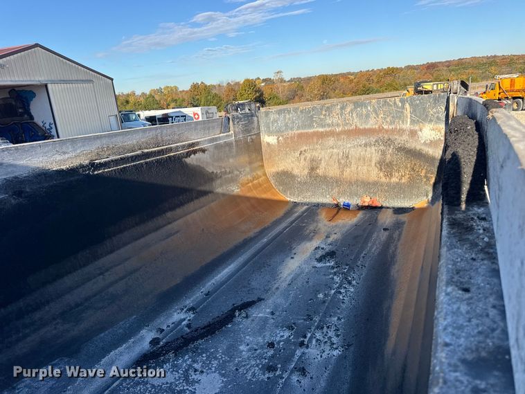 image for item DW6675 2009 International 7500 dump truck