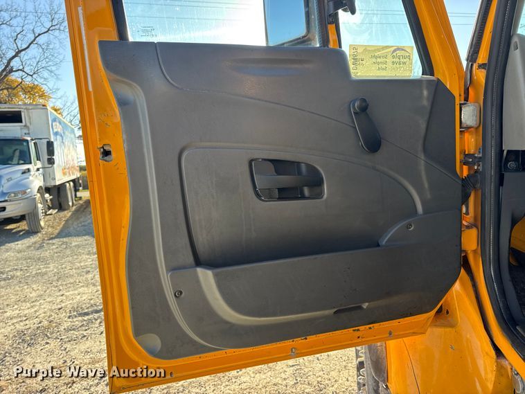 image for item DW6675 2009 International 7500 dump truck