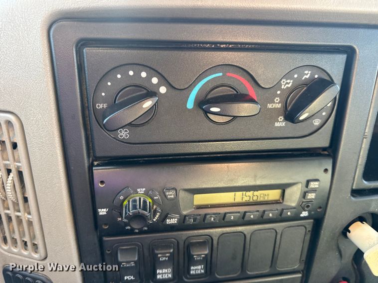 image for item DW6675 2009 International 7500 dump truck