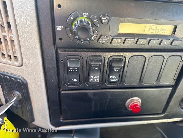 image for item DW6675 2009 International 7500 dump truck