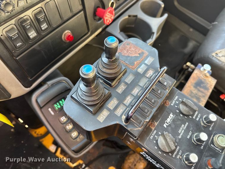 image for item DW6675 2009 International 7500 dump truck