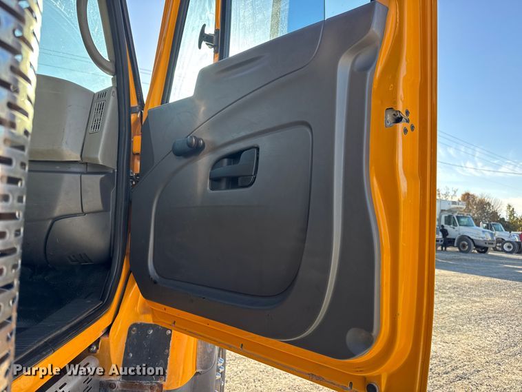 image for item DW6675 2009 International 7500 dump truck