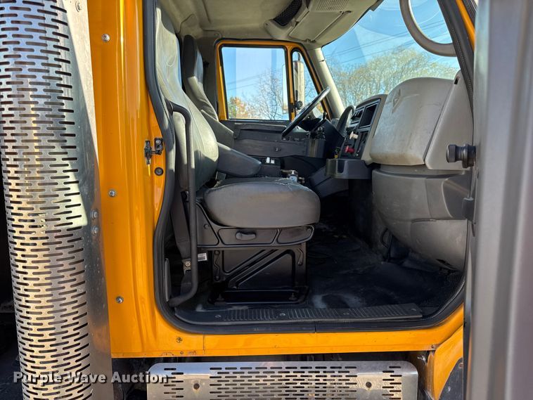 image for item DW6675 2009 International 7500 dump truck