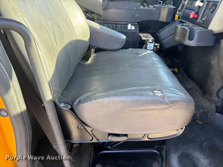 image for item DW6675 2009 International 7500 dump truck