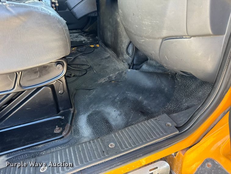 image for item DW6675 2009 International 7500 dump truck