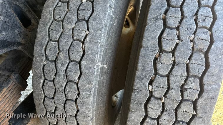 image for item DW6675 2009 International 7500 dump truck