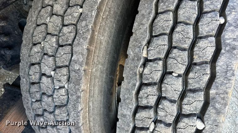 image for item DW6675 2009 International 7500 dump truck