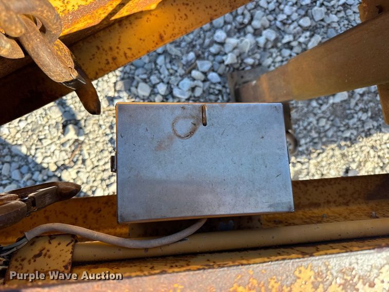 image for item DW6677 1998 Butler Trailer Mfg. B-3030-FD equipment trailer