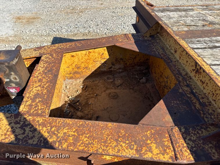 image for item DW6677 1998 Butler Trailer Mfg. B-3030-FD equipment trailer