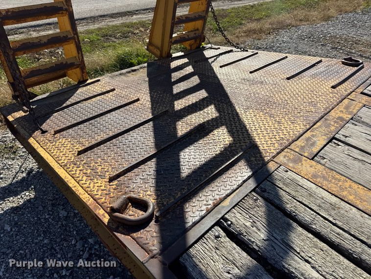 image for item DW6677 1998 Butler Trailer Mfg. B-3030-FD equipment trailer