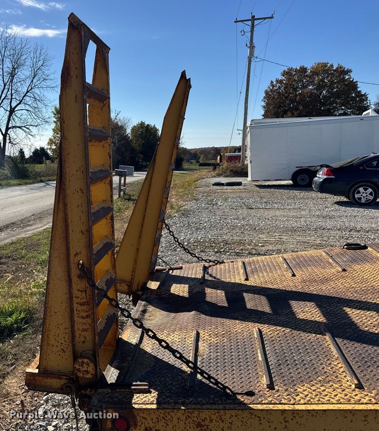 image for item DW6677 1998 Butler Trailer Mfg. B-3030-FD equipment trailer