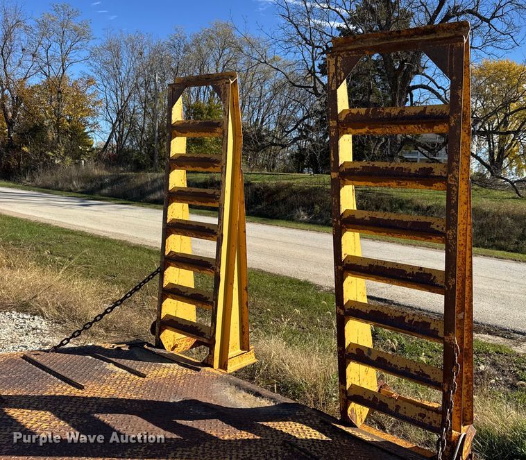 image for item DW6677 1998 Butler Trailer Mfg. B-3030-FD equipment trailer