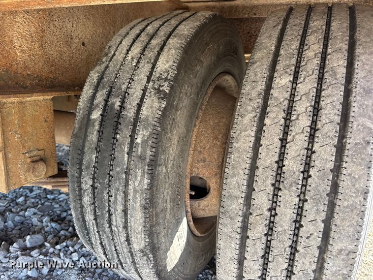 image for item DW6677 1998 Butler Trailer Mfg. B-3030-FD equipment trailer