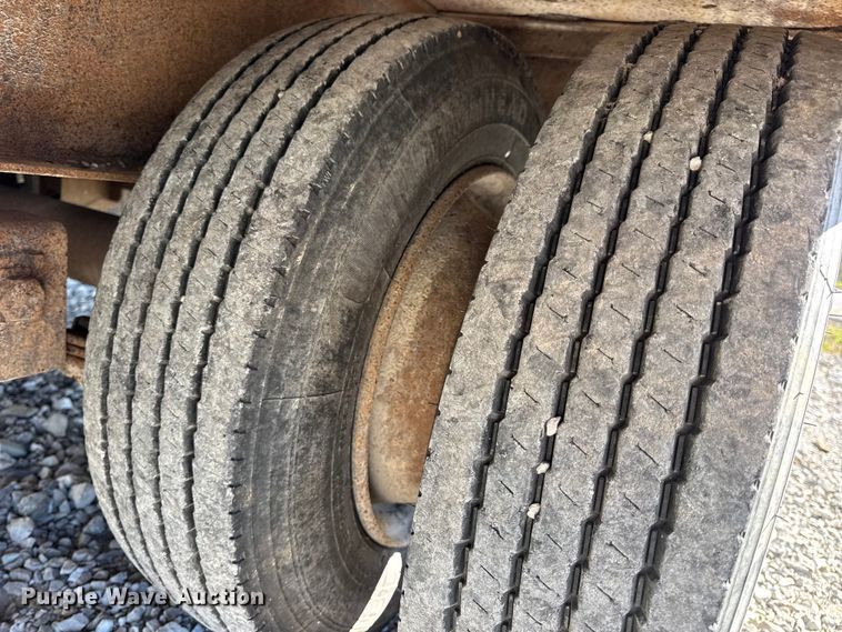 image for item DW6677 1998 Butler Trailer Mfg. B-3030-FD equipment trailer