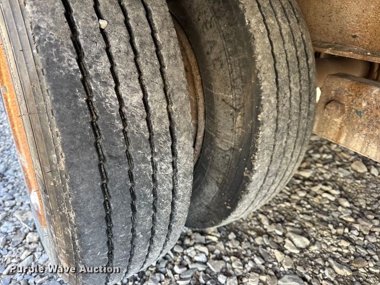 image for item DW6677 1998 Butler Trailer Mfg. B-3030-FD equipment trailer